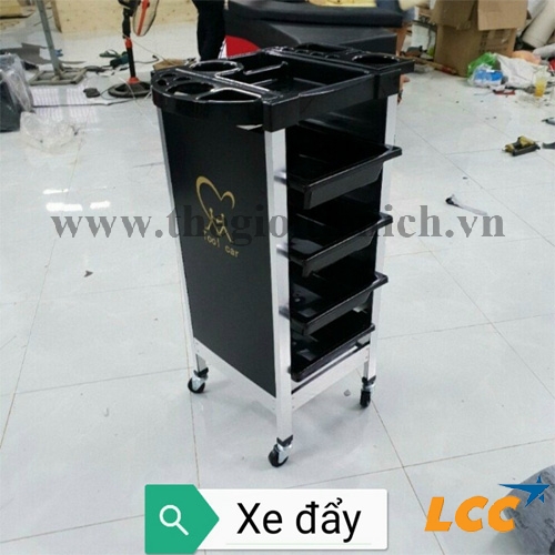Xe đẩy dụng cụ làm tóc trong salon cao cấp